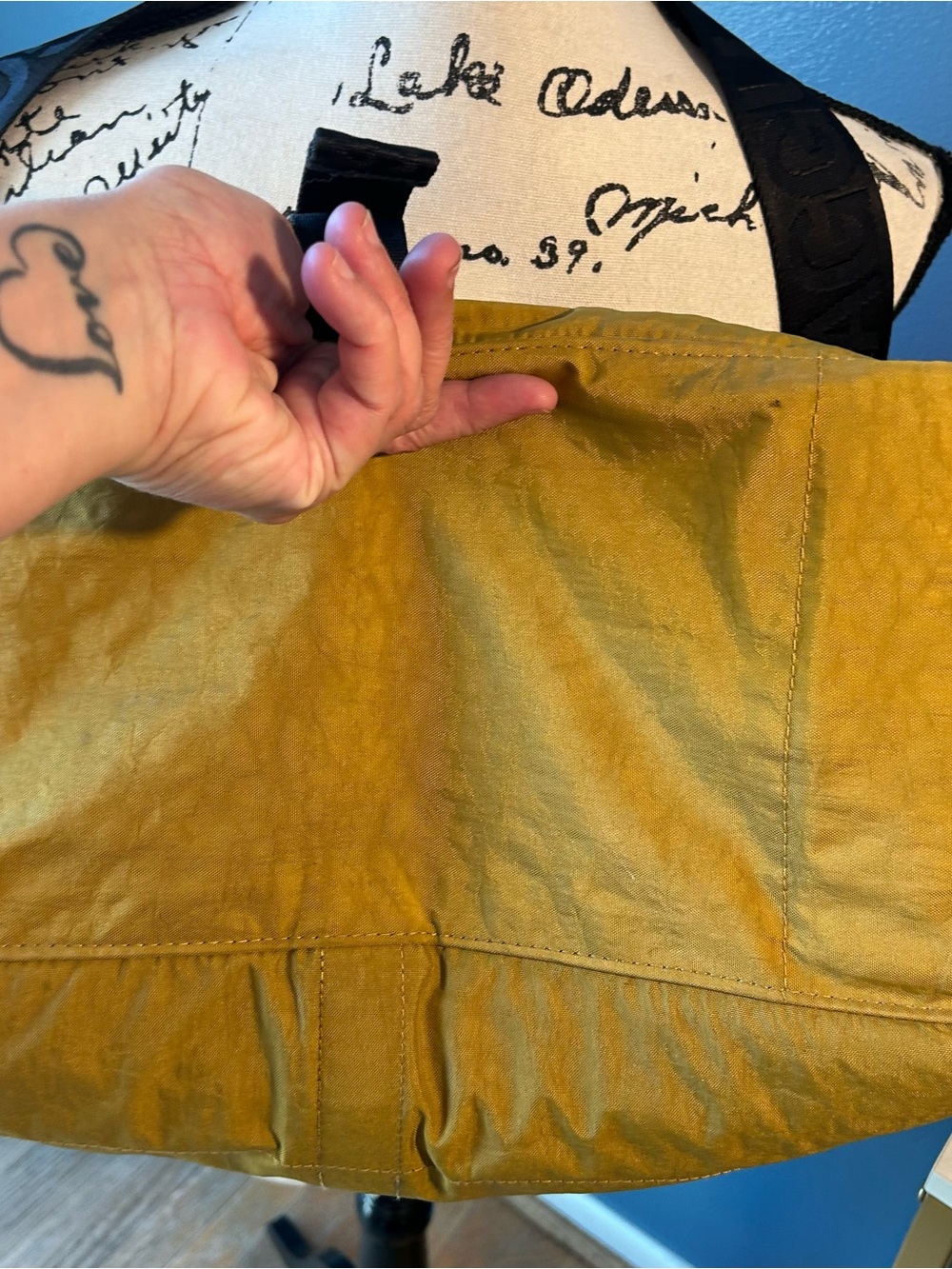 Baggu Sport Messenger Bag Camel - Picture 8 of 11